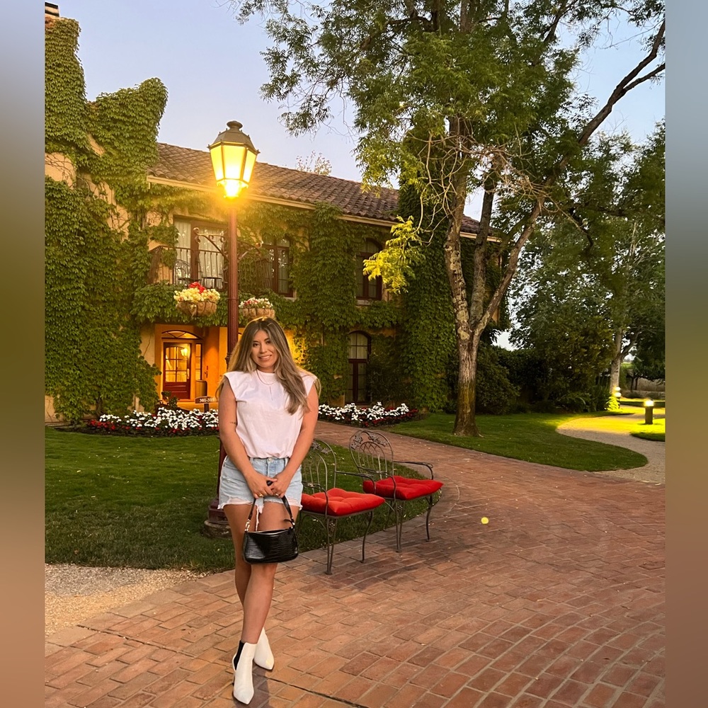 Meet your Posher, Ali